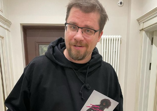 Гарик Харламов лежит под капельницей с температурой под 40 градусов  ::Первый Севастопольский