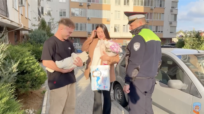 Сотрудники ГАИ Севастополя помогли роженице