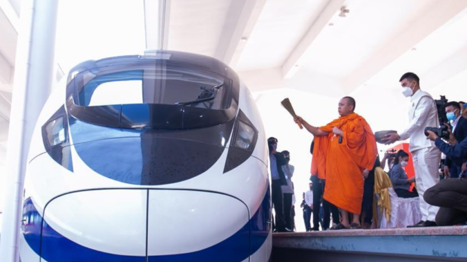 Китай и Лаос запустили тысячекилометровую электрифицированную железную дорогу
