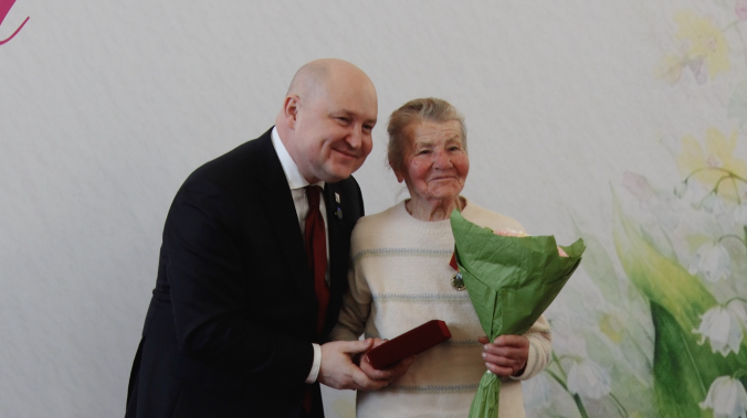 Губернатор Севастополя Михаил Развожаев вручил награды 85 женщинам