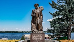 В Днепропетровске снесут памятник генералу Маргелову
