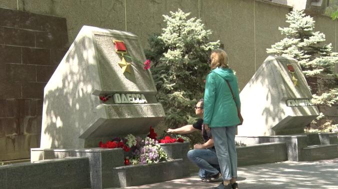 В Севастополе несут цветы к стеле «Одесса» в память о погибших 2 мая  