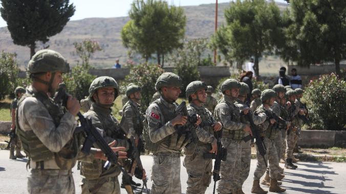 Турция перебросила на границу с Арменией тысячи военных
