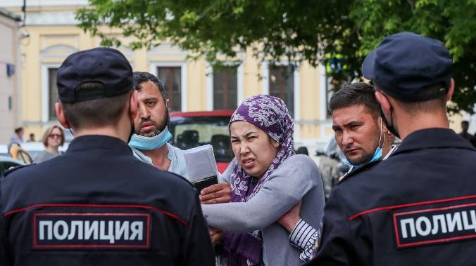 Полиция насчитала в России более 700 тысяч нелегальных мигрантов из СНГ 