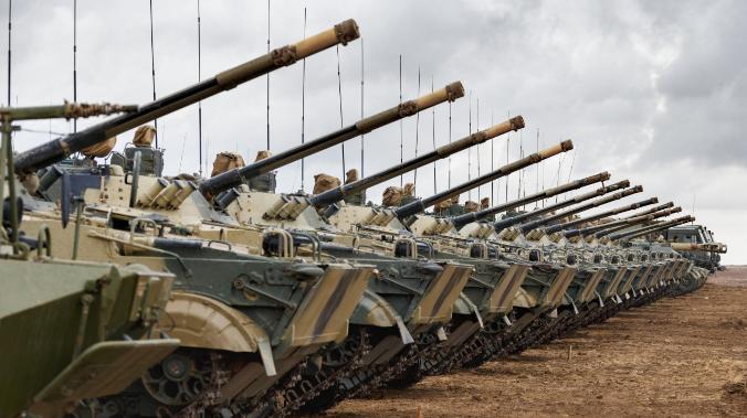 Россия перебросила десятки танков к границе с Украиной в Крыму