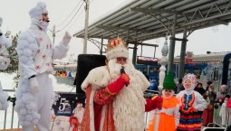 Дед Мороз завершил путешествие на волшебном поезде