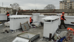 На улице Луначарского, 29 впервые капитально чинят крышу