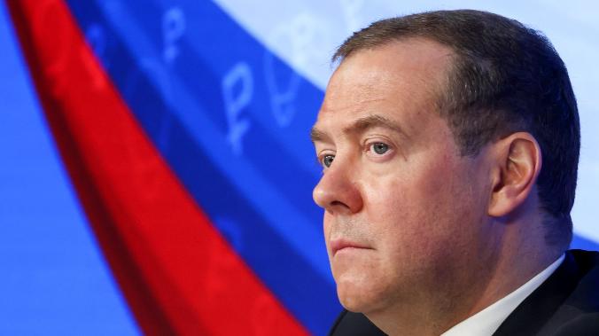 Медведев назвал придурком экс-главу МВД Латвии после слов о Калининграде