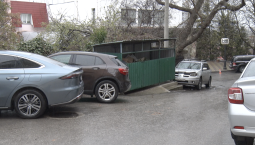 Власти: мусор на улице Суворова вывозят по графику