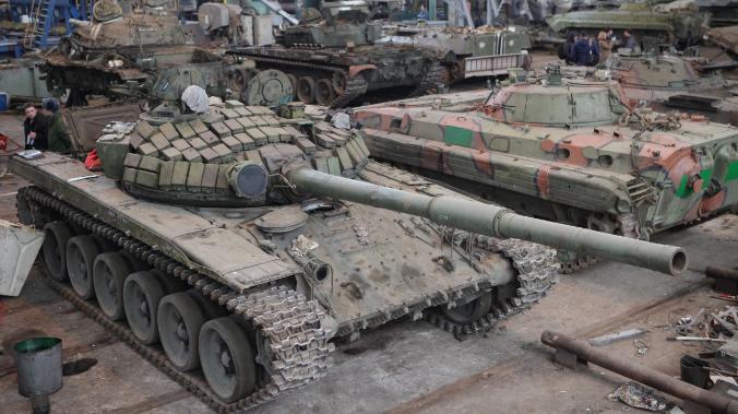 Украинские военные перебрасывают танки к границам республик Донбасса