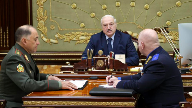 Лукашенко: НАТО переходит красную линию на Украине