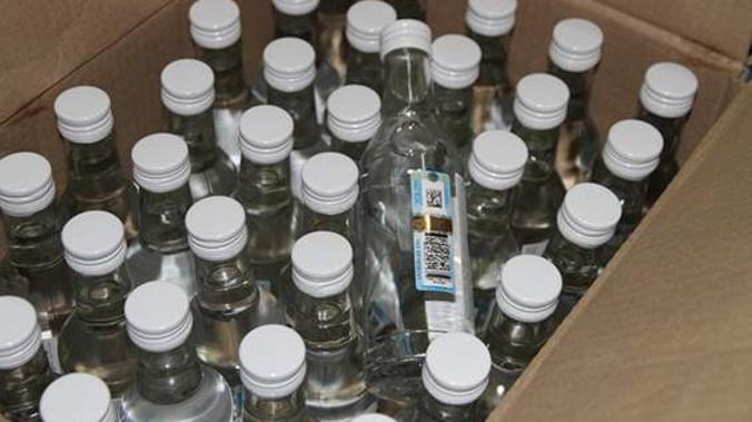 Десять человек задержали в Тюмени по делу о массовом отравлении поддельной водкой