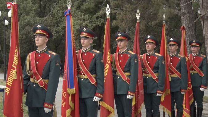 Музеям Севастополя и Крыма вручили 12 знамён войны