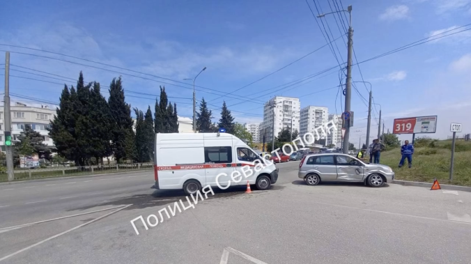 В Севастополе «скорая» с пациентами попала в ДТП