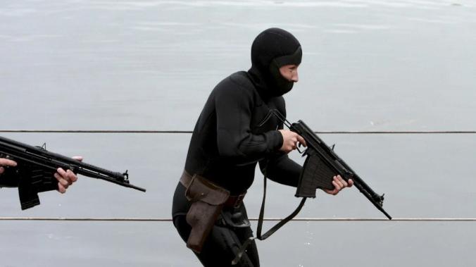 NI: Российских водолазов вооружили подводными автоматами