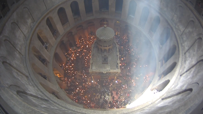 В храме в Иерусалиме сошёл Благодатный огонь