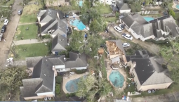 Более 100 домов повреждены из-за торнадо в Хьюстоне