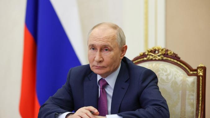 Путин поручил усилить изучение русского языка в вузах