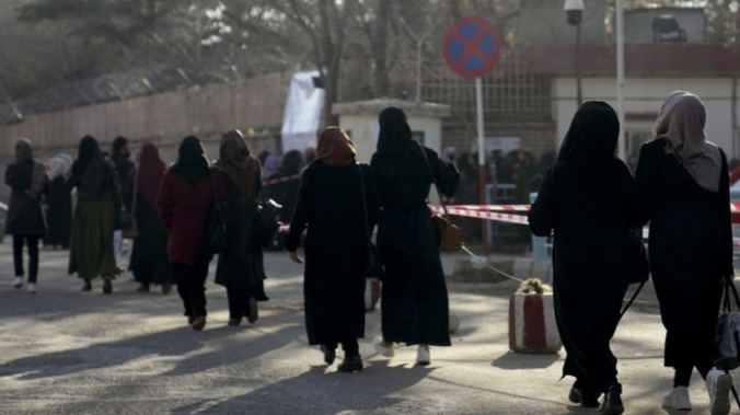 Афганских женщин исключили из университетов из-за несоблюдения дресс-кода