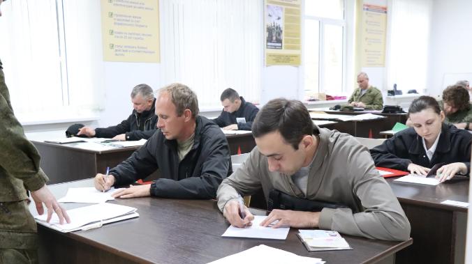 Судьбы разные, цель одна: кто приходит в Севастополе подписывать контракт на военную службу