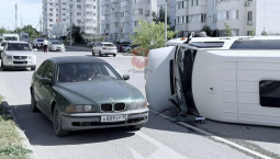 В Севастополе столкнулись автобус и легковушка 