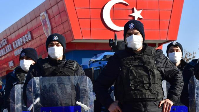 В Турции задержали десятки из 103 отставных адмиралов, поддержавших конвенцию Монтрё