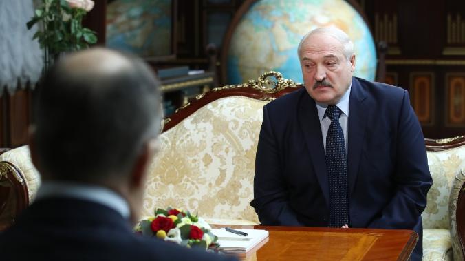 Лукашенко заявил о своём уходе после принятия конституции