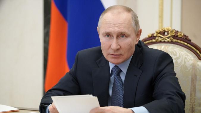 Путин поручил обеспечить опережающий рост доходов в “отстающих” регионах