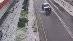 Не весенняя погода: на Сочи обрушились град и снег 