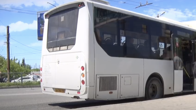 Автобусы в Севастополе могут задерживаться до часа
