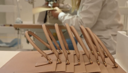 Модный дом Prada купил бренд Versace за $1,4 млрд 