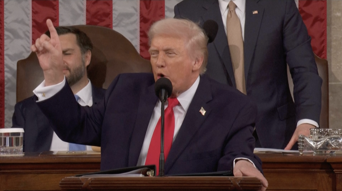 900 компаний подали иск к властям США из-за пошлин