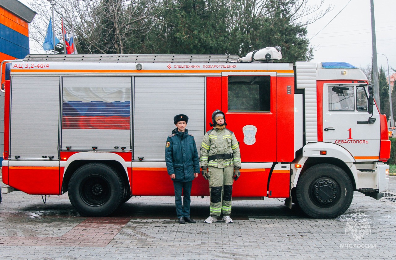 В МЧС исполнили мечту парня с особенностями здоровья ::Первый  Севастопольский