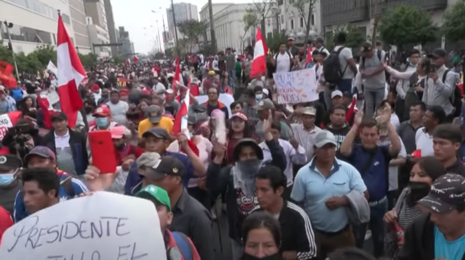 В Перу проходят массовые протесты после смены президента