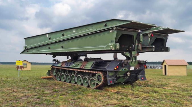 Германия планирует передать Украине 16 мостовых танков