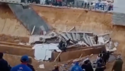 В Египте два магазина ушли под землю из-за обвала