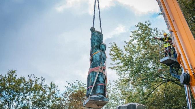 Польша сносит памятник благодарности Красной армии 
