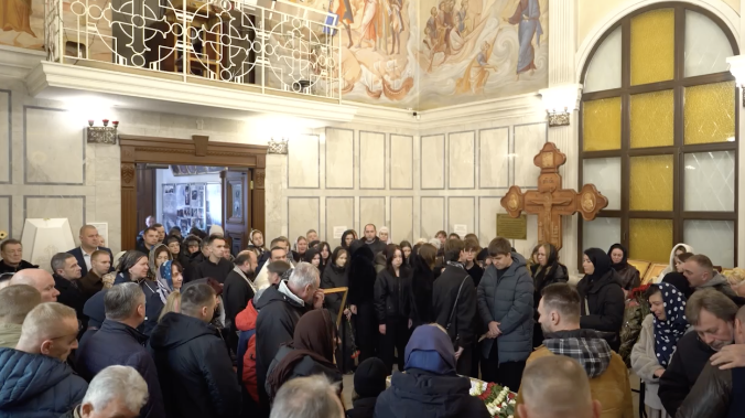 Севастополь простился 15-летней Ариной Дроздовой