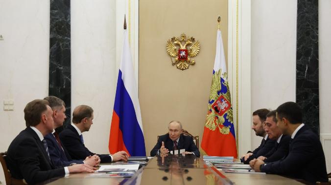 Путин призвал развивать химическую промышленность