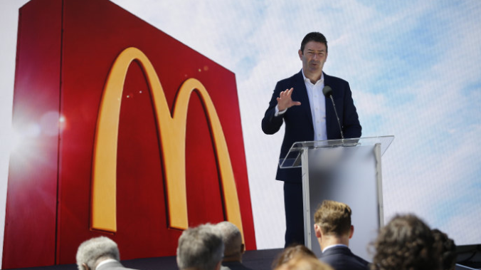 Топ-менеджер McDonald’s потерял $105 млн из-за романа с сотрудницей