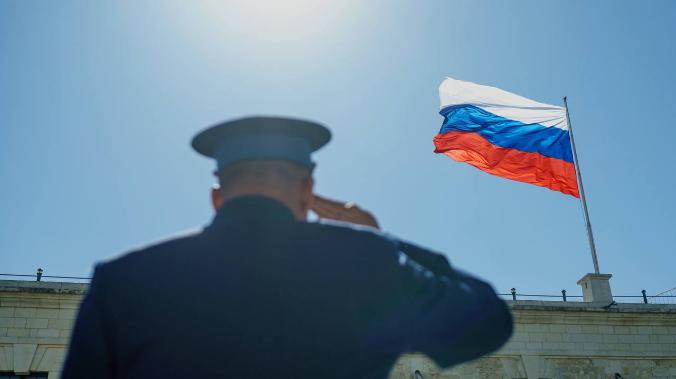 Флаг России подняли над Константиновской батареей