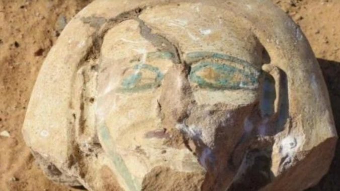 В Египте обнаружили гробницу с мумиями, вырубленную прямо в скале