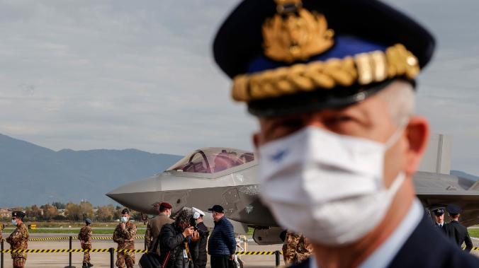 Итальянский пилот F-35 расплакался после встречи с российским Су-30 