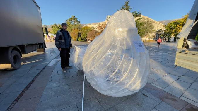 Ялту начали украшать к зимним праздникам