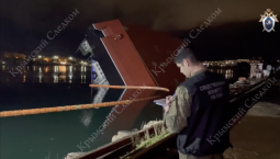 Рухнувший плавучий кран не ввели в эксплуатацию