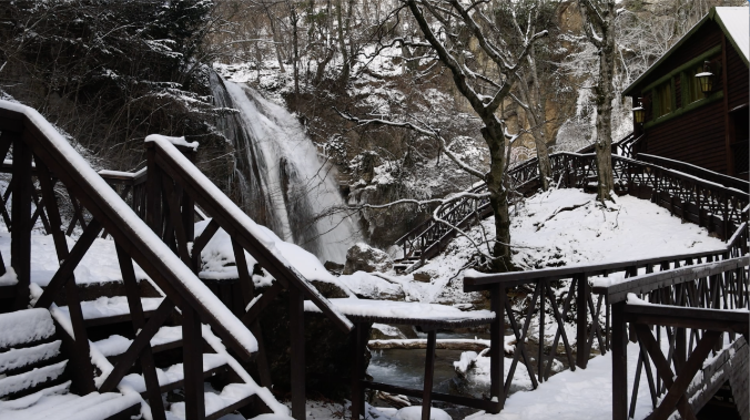 В Симферополе ожидают сильный снег и гололедицу