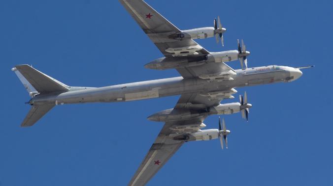 Минобороны: два Ту-95МС пролетели над водами Японского моря