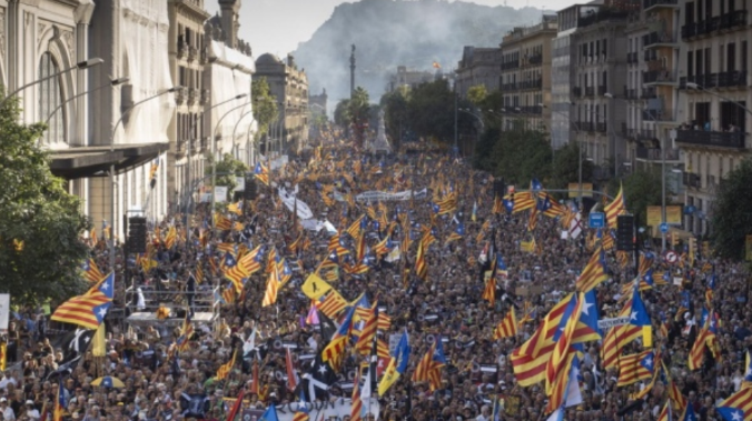 100 тысяч сторонников вышли на марш за независимость Каталонии