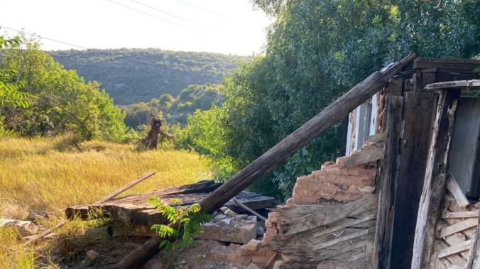 В Инкермане в заброшенном доме погиб мальчик 