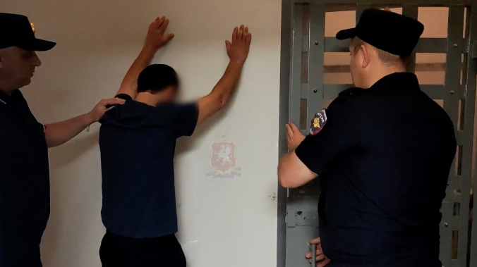 В Севастополе незаконный мигрант устроил дебош